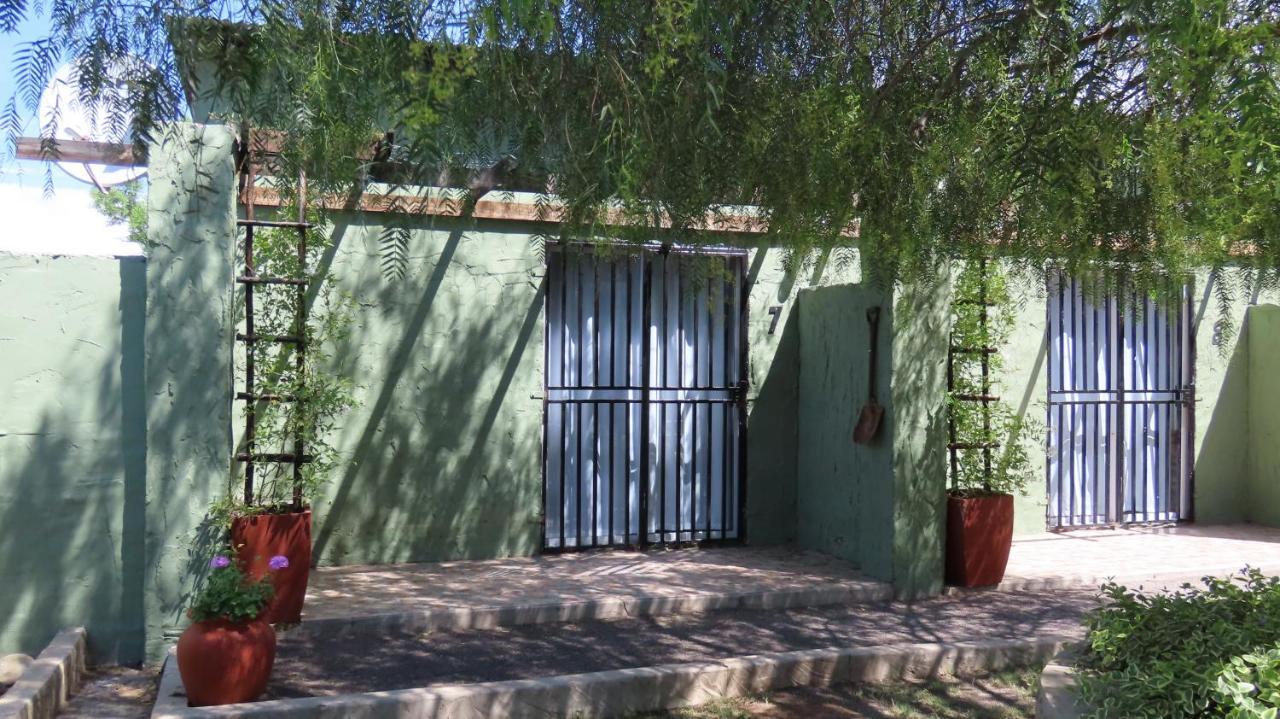 Die Windpomp Gastehuis Beaufort West Luaran gambar